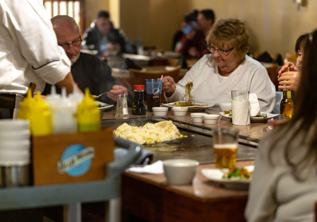 Fuji-guests-dining